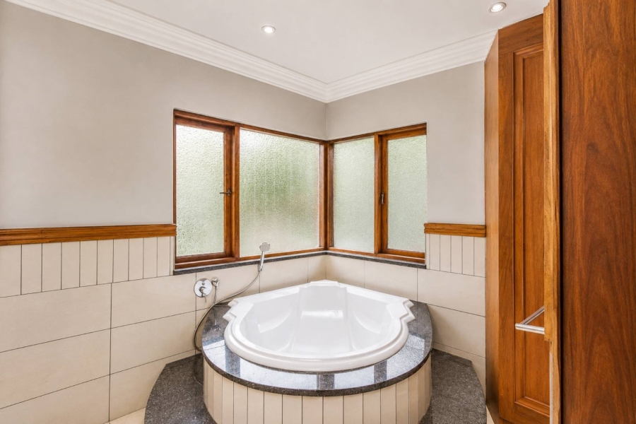 5 Bedroom Property for Sale in Xanadu Eco Park North West